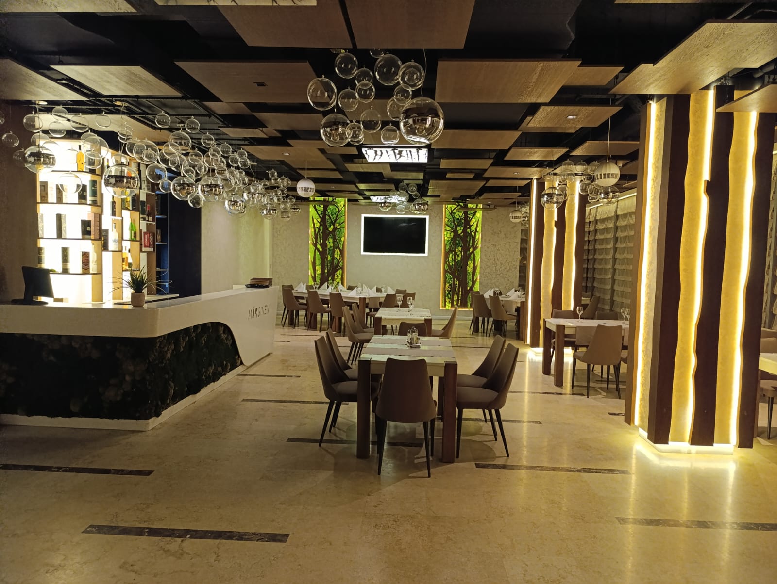 MENIU NUNTA 65 EURO
Sampanie, piscoturi
Fructe, salatini
Gustare rece
Rulada de curcan cu fistic -50g
Dobos mozaic -50g
Cups salata vinete -100g
Trandafir din salam de Sibiu -30g
Chiftelute aperitiv -60g
Branza Tricolor -40g
Cups branza fina -50g
Prajitura aperitiv din spanac si branza -50g
Muschi file afumat -40g
Trio de masline -80g
Peste
File de pastrav cu sos de creveti – 250g
Piure de cartofi copti cu ceapa verde – 200g
Cafea
Cafea espresso, cappuccino, ristretto, lapte pentru cafea
Traditional
Sarmalute cu mamaliguta si ardei iute
Fel principal
Muschiulet de porc impanat si frigarui de pui
Cartofi copti cu unt si sos de iaurt
Salata de varza alba cu morcov si maioneaza
Servicii incluse
Aranjamente florale
Servete
Fete de masa
Optional pachet de bauturi OPEN BAR – 25 euro
Whisky J&B, Johnnie Walker
Vodka Finlandia, Absolut, Smirnoff
Campari Orange
Vin roze Castel Huniade – Recas
Vin alb Feteasca Regala si Riesling
Bauturi racoritoare
Apa plata si apa minerala
Nota: + 10% servicii
